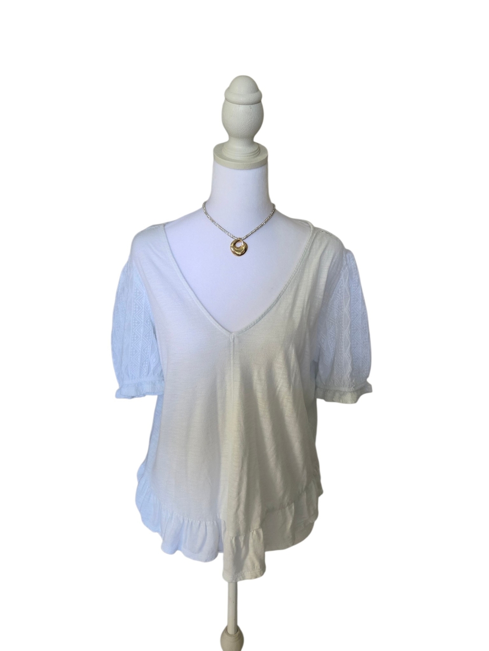Lucky Brand White V-Neck Ruffle Hem Puff Sleeve Top